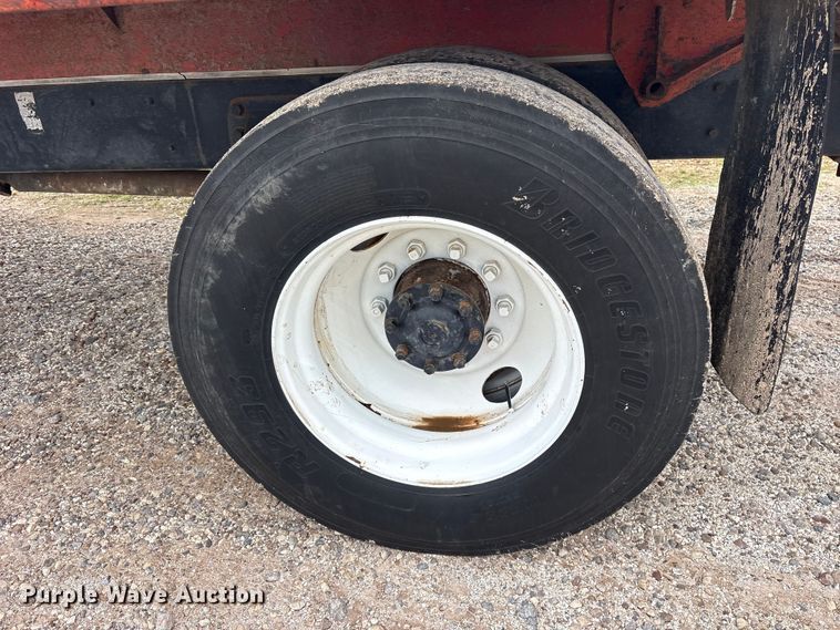 image for item ET2115 1995 Ford F700 crane truck