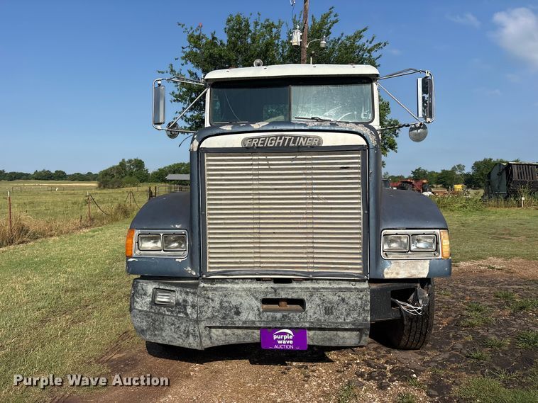 image for item ET2121 1996 Freightliner FLD semi truck