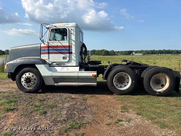 image for item ET2121 1996 Freightliner FLD semi truck