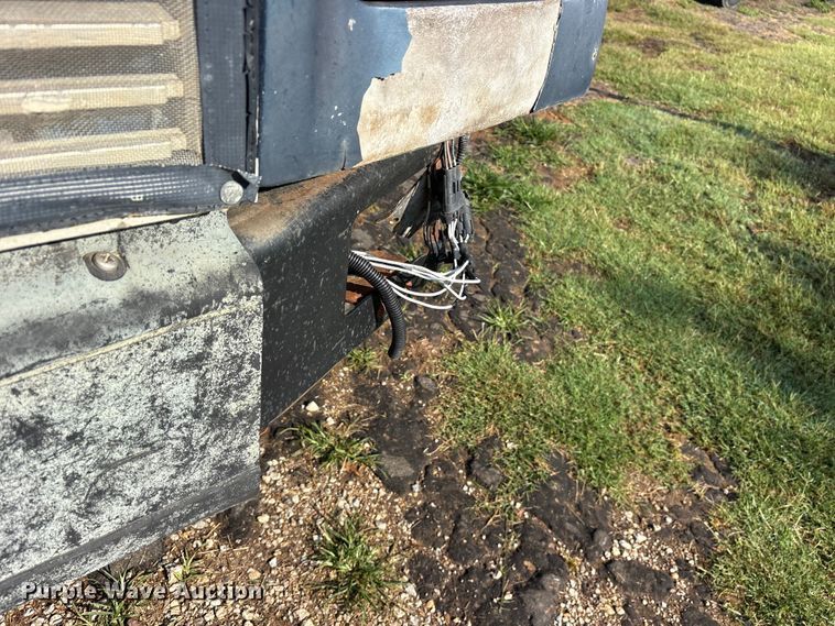 image for item ET2121 1996 Freightliner FLD semi truck