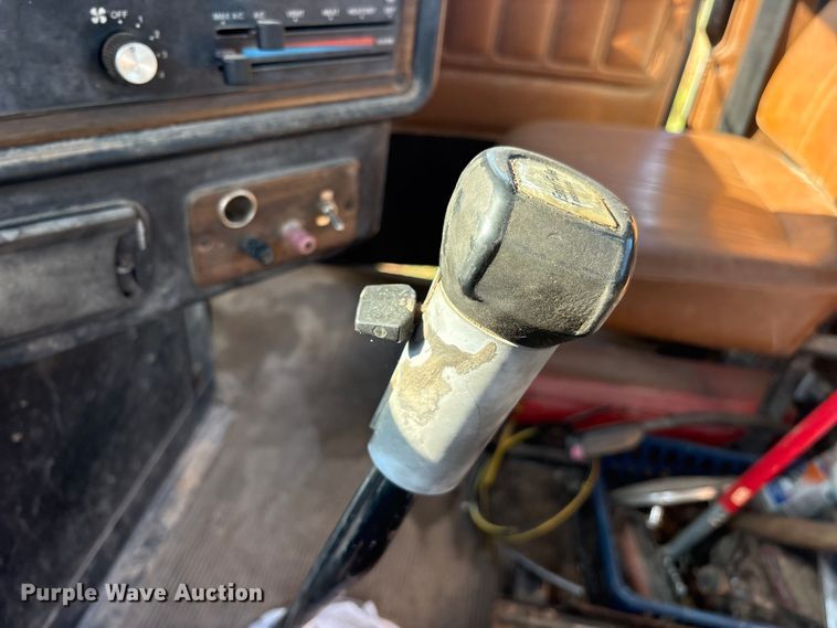 image for item ET2121 1996 Freightliner FLD semi truck