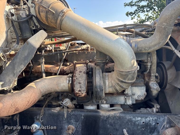 image for item ET2121 1996 Freightliner FLD semi truck