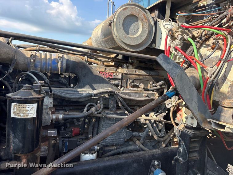 image for item ET2121 1996 Freightliner FLD semi truck