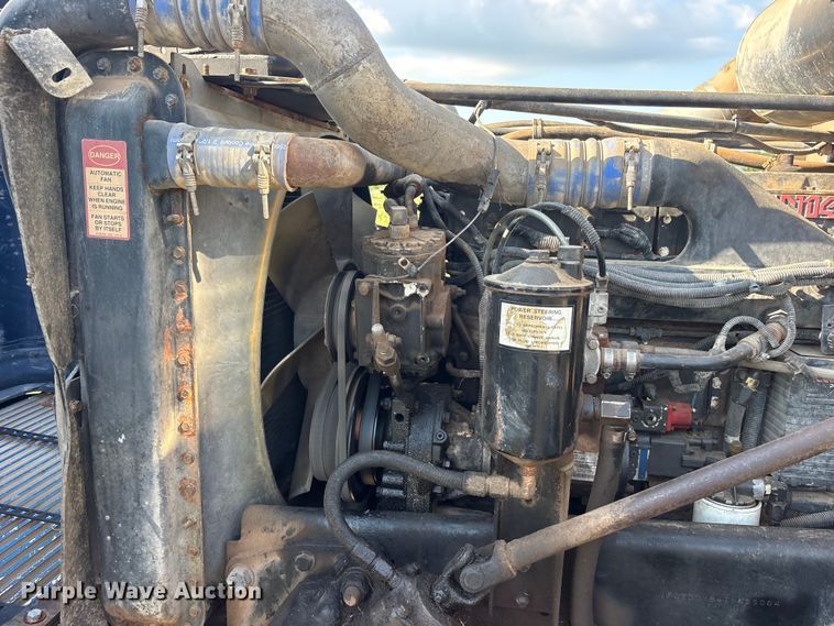image for item ET2121 1996 Freightliner FLD semi truck