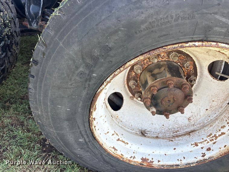 image for item ET2121 1996 Freightliner FLD semi truck