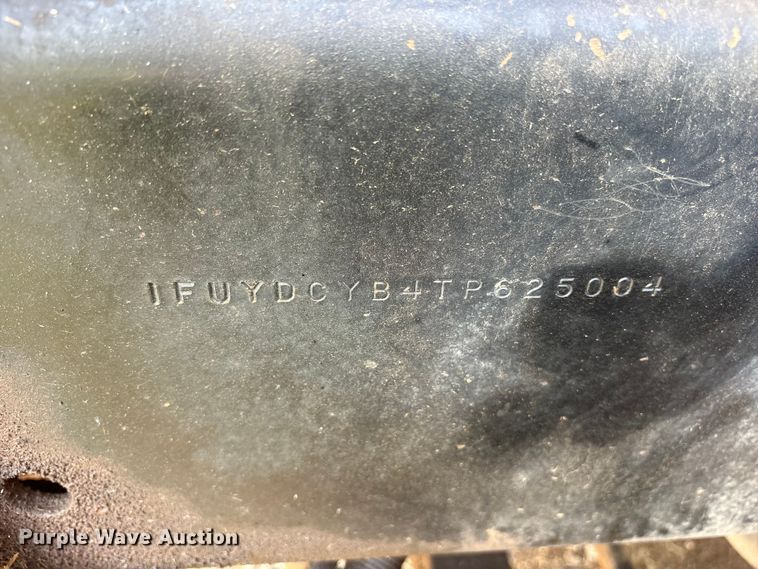 image for item ET2121 1996 Freightliner FLD semi truck
