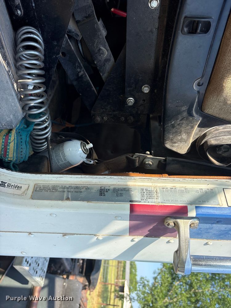 image for item ET2121 1996 Freightliner FLD semi truck