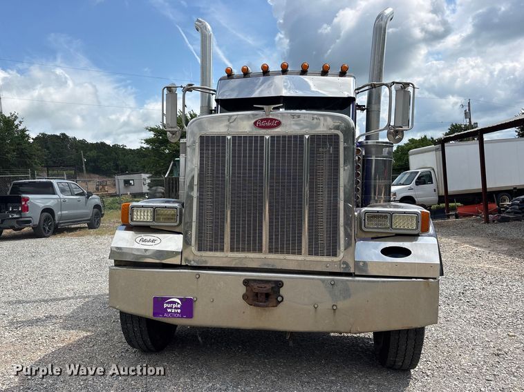 image for item ET2161 2006 Peterbilt 379 semi truck