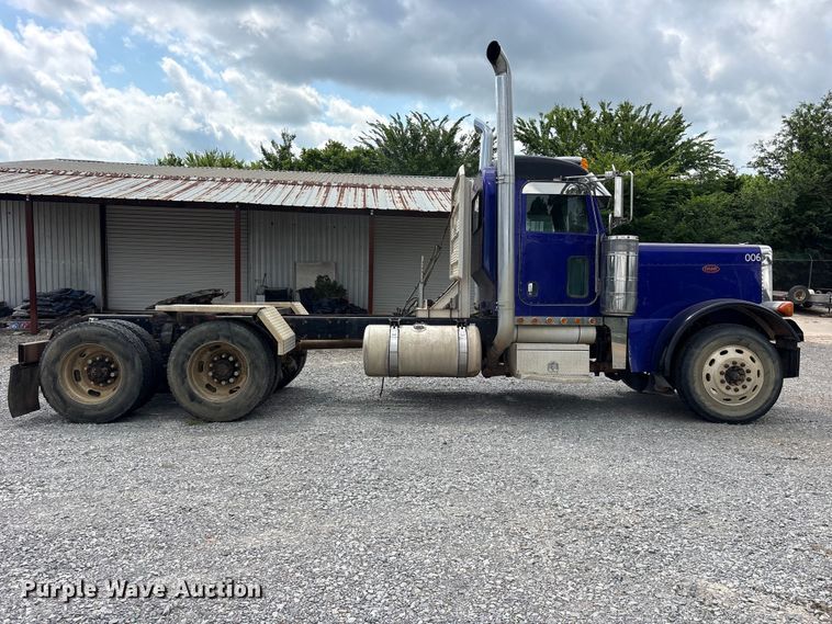 image for item ET2161 2006 Peterbilt 379 semi truck