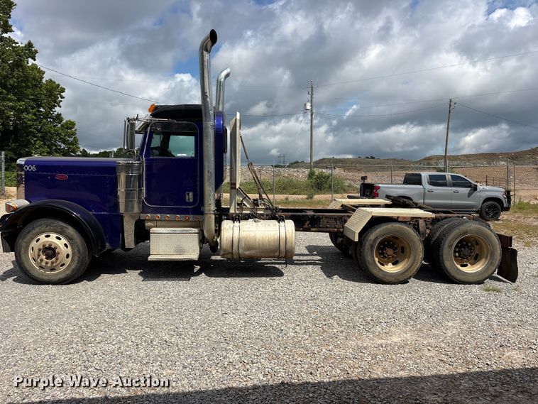 image for item ET2161 2006 Peterbilt 379 semi truck