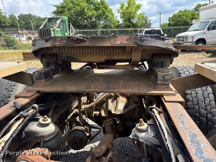 image for item ET2161 2006 Peterbilt 379 semi truck