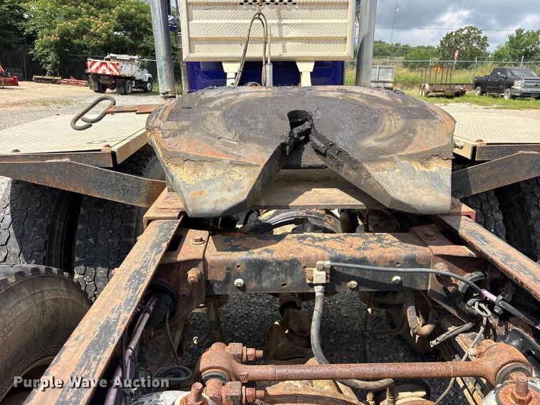 image for item ET2161 2006 Peterbilt 379 semi truck