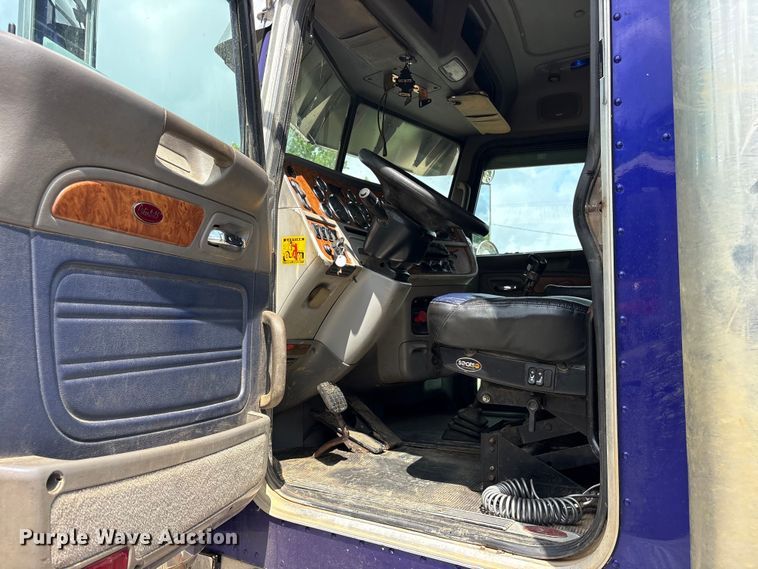 image for item ET2161 2006 Peterbilt 379 semi truck