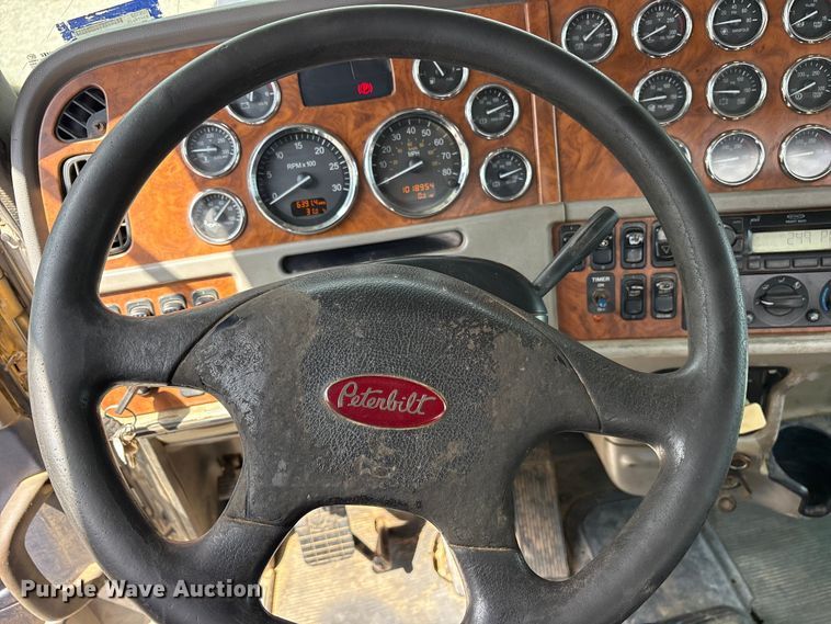 image for item ET2161 2006 Peterbilt 379 semi truck