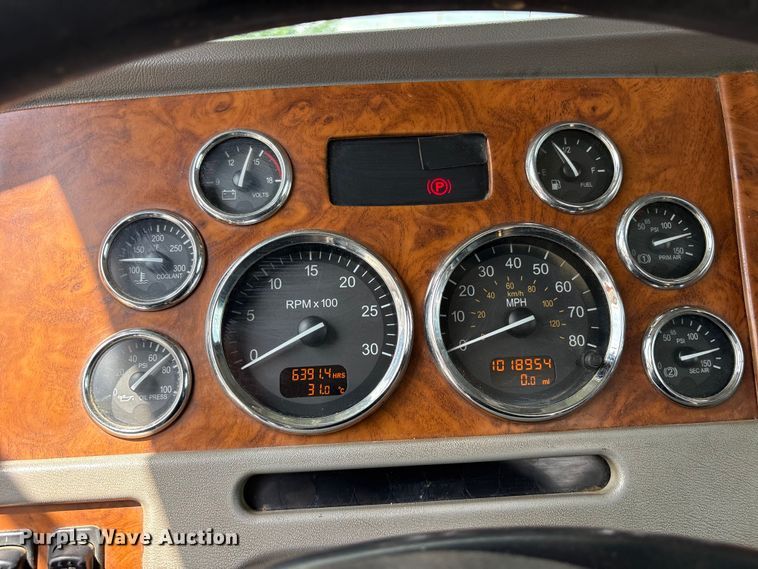 image for item ET2161 2006 Peterbilt 379 semi truck