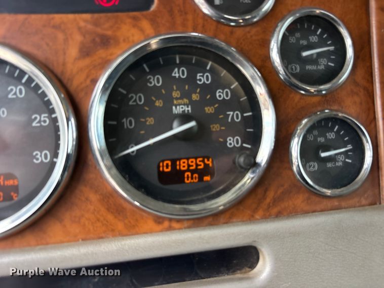 image for item ET2161 2006 Peterbilt 379 semi truck
