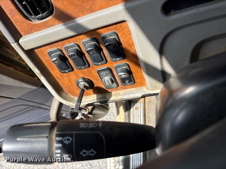 image for item ET2161 2006 Peterbilt 379 semi truck