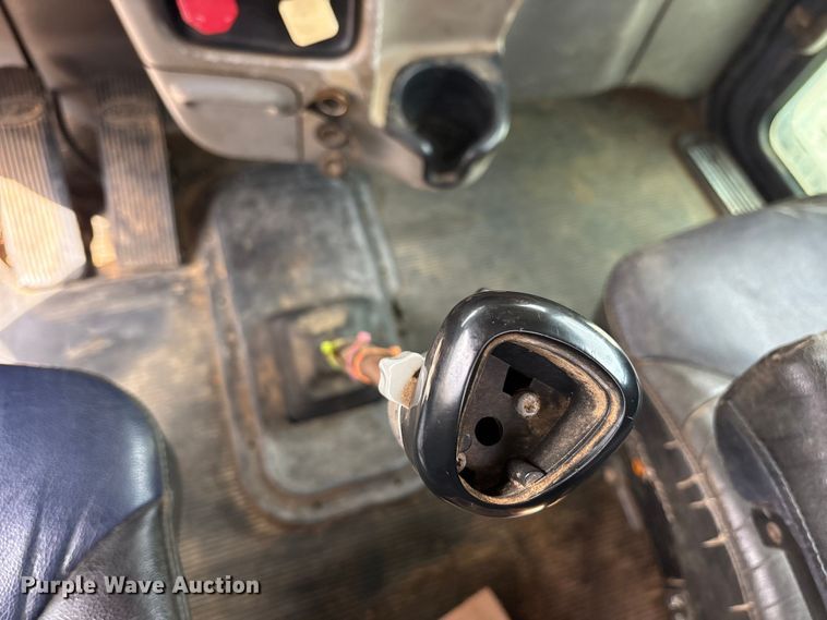 image for item ET2161 2006 Peterbilt 379 semi truck