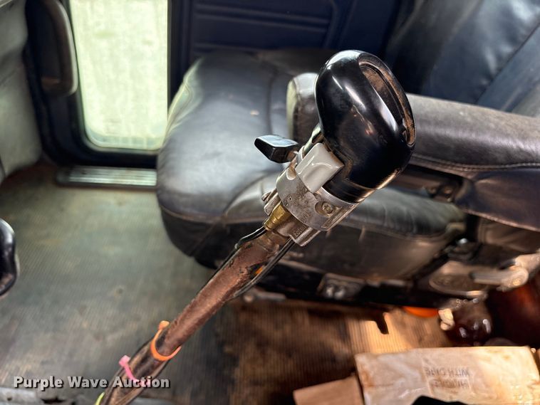 image for item ET2161 2006 Peterbilt 379 semi truck