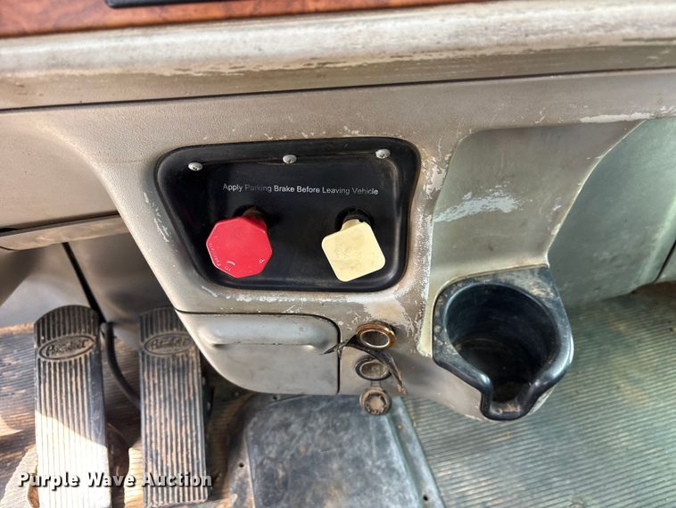 image for item ET2161 2006 Peterbilt 379 semi truck
