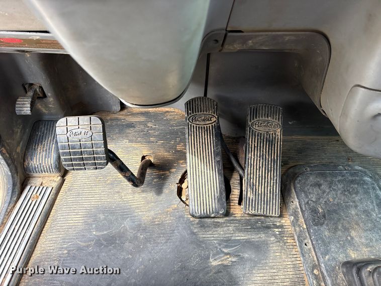 image for item ET2161 2006 Peterbilt 379 semi truck