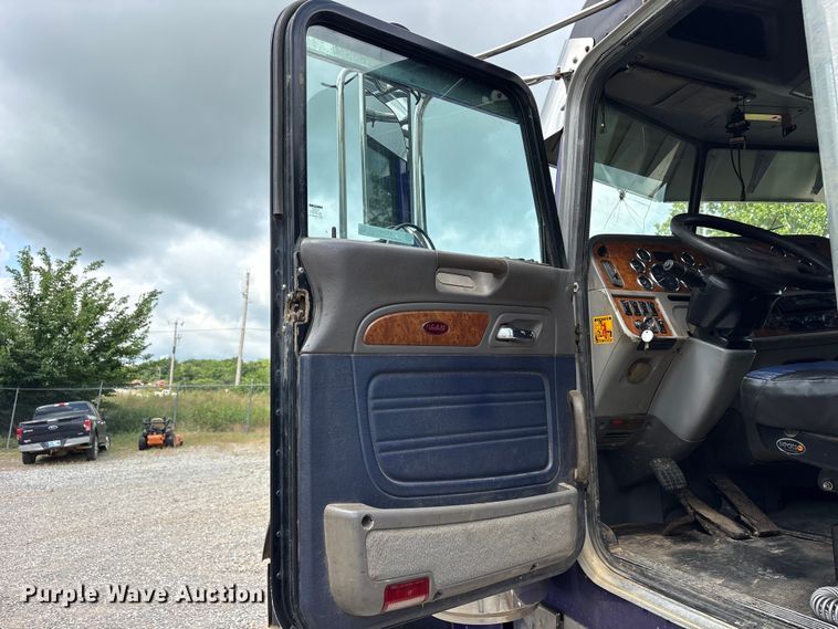 image for item ET2161 2006 Peterbilt 379 semi truck