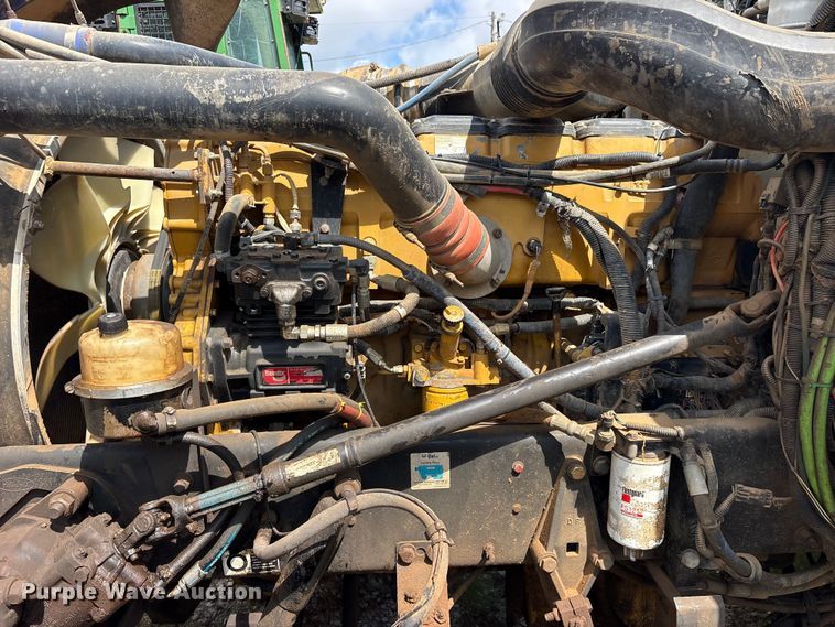 image for item ET2161 2006 Peterbilt 379 semi truck