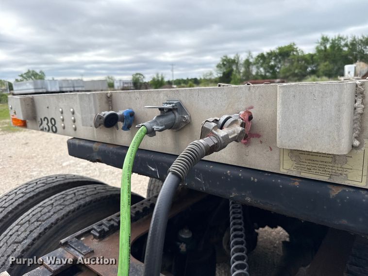 image for item ET6046 1999 Transcraft flatbed trailer