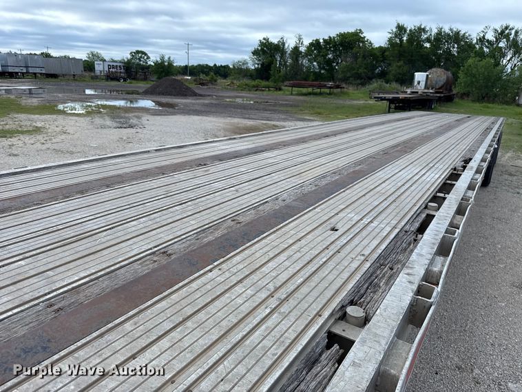 image for item ET6046 1999 Transcraft flatbed trailer