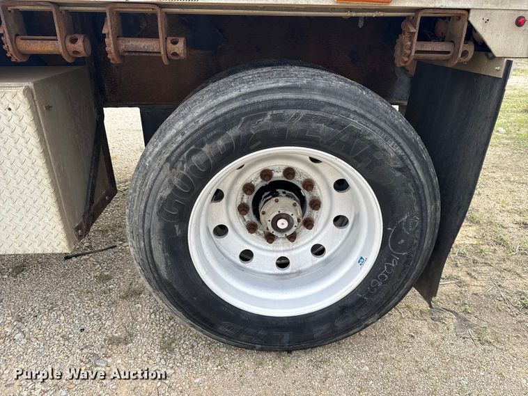 image for item ET6046 1999 Transcraft flatbed trailer