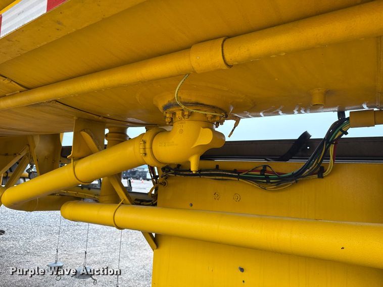 image for item ET6235 2004 Beall BAST-96-3-SB tank trailer