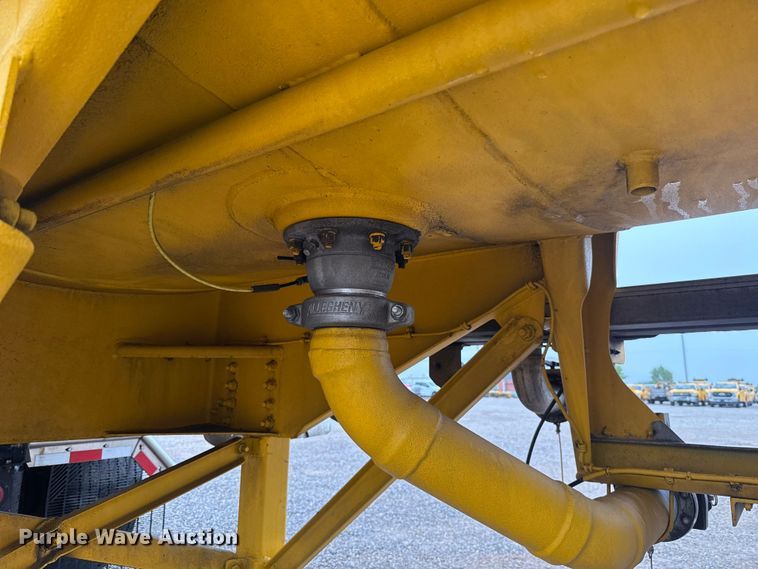 image for item ET6235 2004 Beall BAST-96-3-SB tank trailer