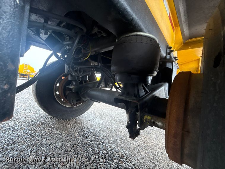 image for item ET6235 2004 Beall BAST-96-3-SB tank trailer
