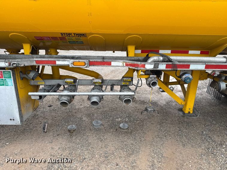 image for item ET6235 2004 Beall BAST-96-3-SB tank trailer