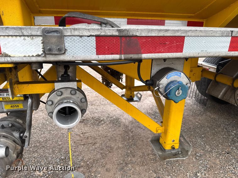 image for item ET6235 2004 Beall BAST-96-3-SB tank trailer