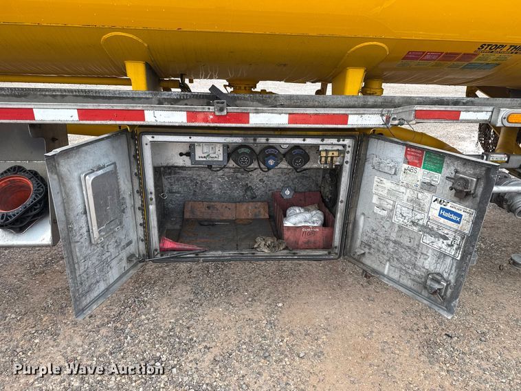 image for item ET6235 2004 Beall BAST-96-3-SB tank trailer