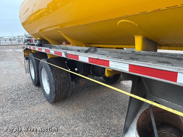 image for item ET6235 2004 Beall BAST-96-3-SB tank trailer