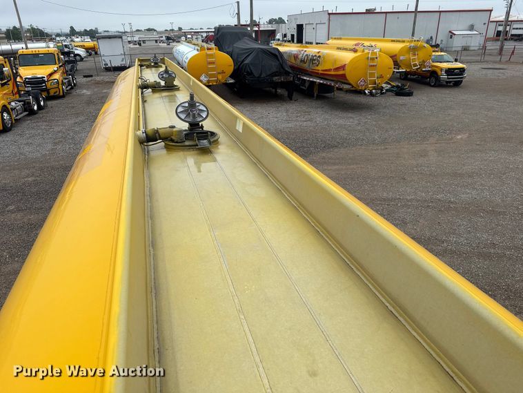 image for item ET6235 2004 Beall BAST-96-3-SB tank trailer