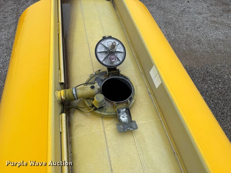 image for item ET6235 2004 Beall BAST-96-3-SB tank trailer