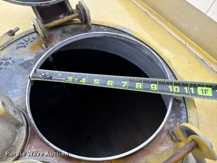 image for item ET6235 2004 Beall BAST-96-3-SB tank trailer