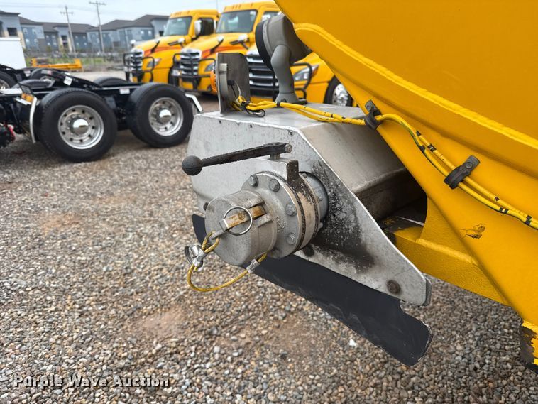 image for item ET6235 2004 Beall BAST-96-3-SB tank trailer