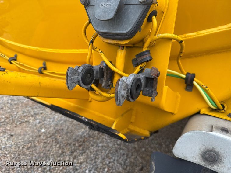 image for item ET6235 2004 Beall BAST-96-3-SB tank trailer