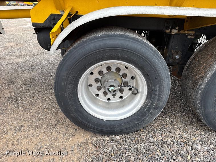 image for item ET6235 2004 Beall BAST-96-3-SB tank trailer
