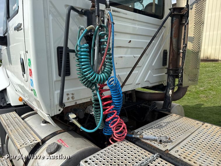 image for item ET6249 2010 International Prostar Premium semi truck