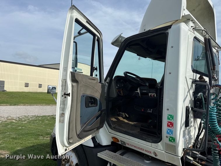 image for item ET6249 2010 International Prostar Premium semi truck