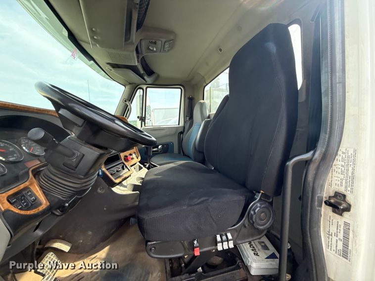 image for item ET6249 2010 International Prostar Premium semi truck
