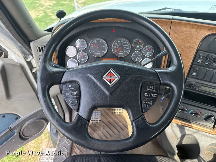 image for item ET6249 2010 International Prostar Premium semi truck