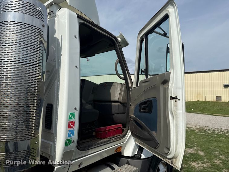 image for item ET6249 2010 International Prostar Premium semi truck