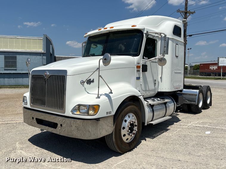 image for item EU0597 2006 International L9427 semi truck