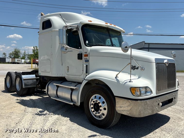 image for item EU0597 2006 International L9427 semi truck